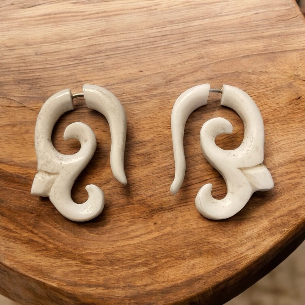 Gorgeous bone carved filigree earrings